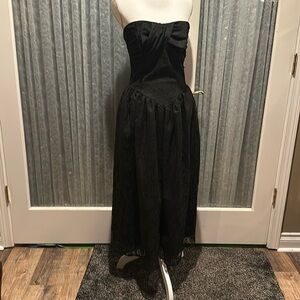 Elegant Black Strapless Dress